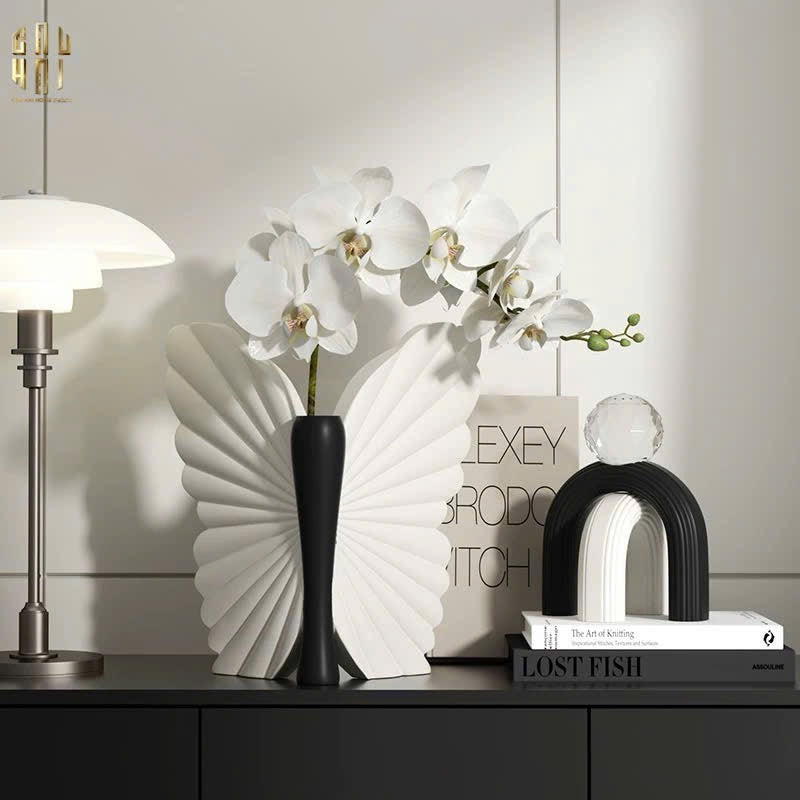 BÌNH HOA BUTTERFLY WINGS - BLACK - ANGEL IN BLOOM SS25-CẬU HAI HOME DECOR