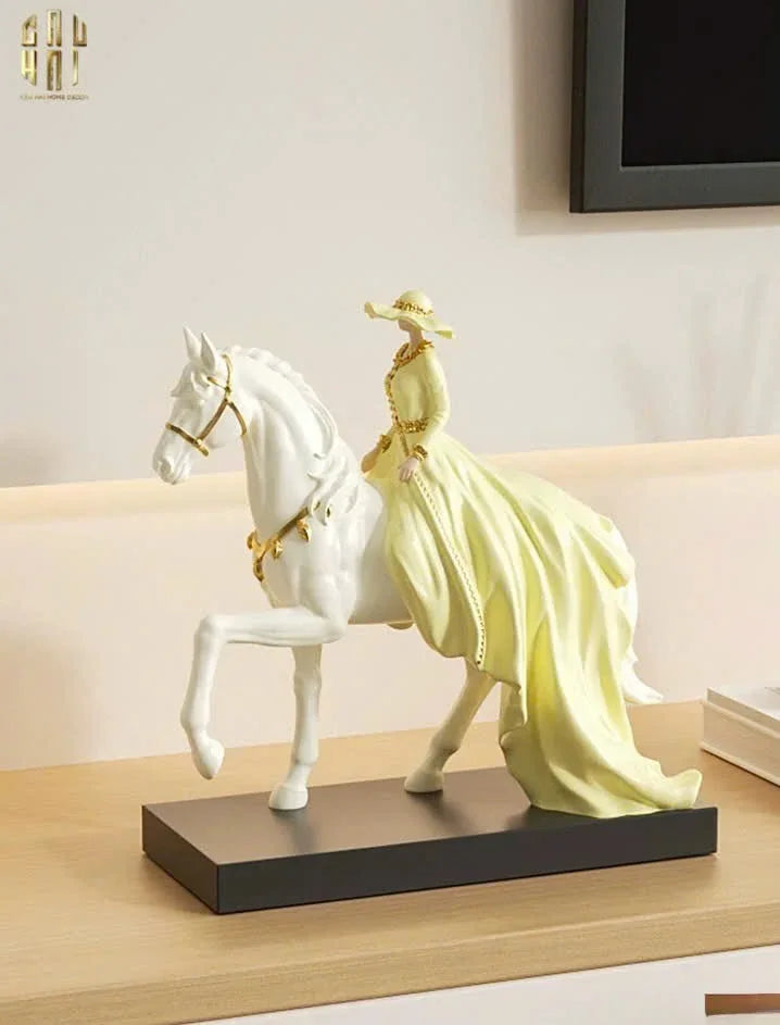 TƯỢNG PRINCESS MONTCLAIR - DUCHESS OF MONTCLAIR
