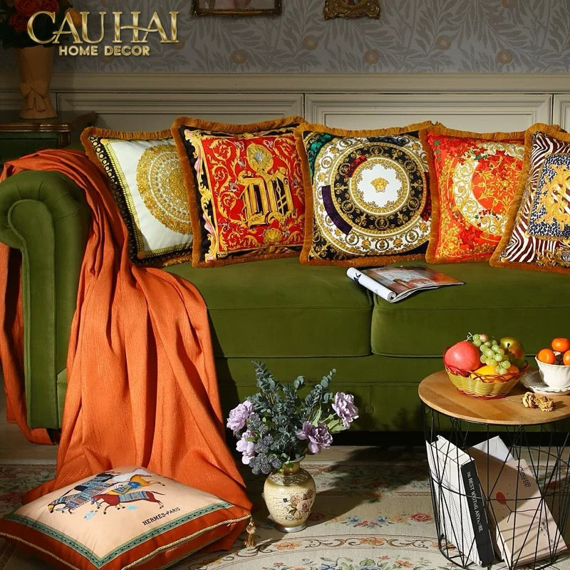 Maison Couture - Vỏ Gối V Class    I ♡ Baroque Acanthus V Monogram Cushion 45 Medusa Gala White