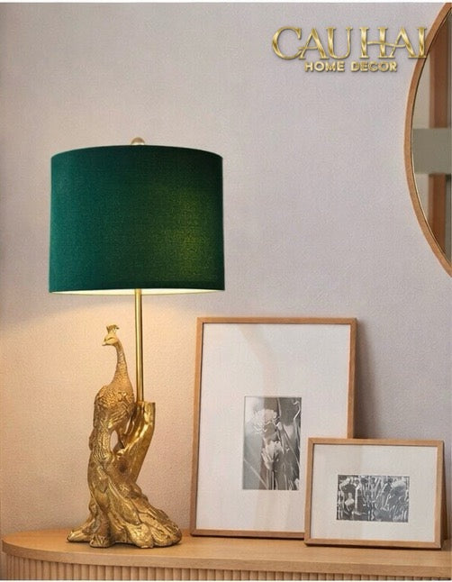 Đèn Bàn Khổng Tước Chụp Nhung Emerald Gold Le Impérial Paon Side Table Lamp 25x64