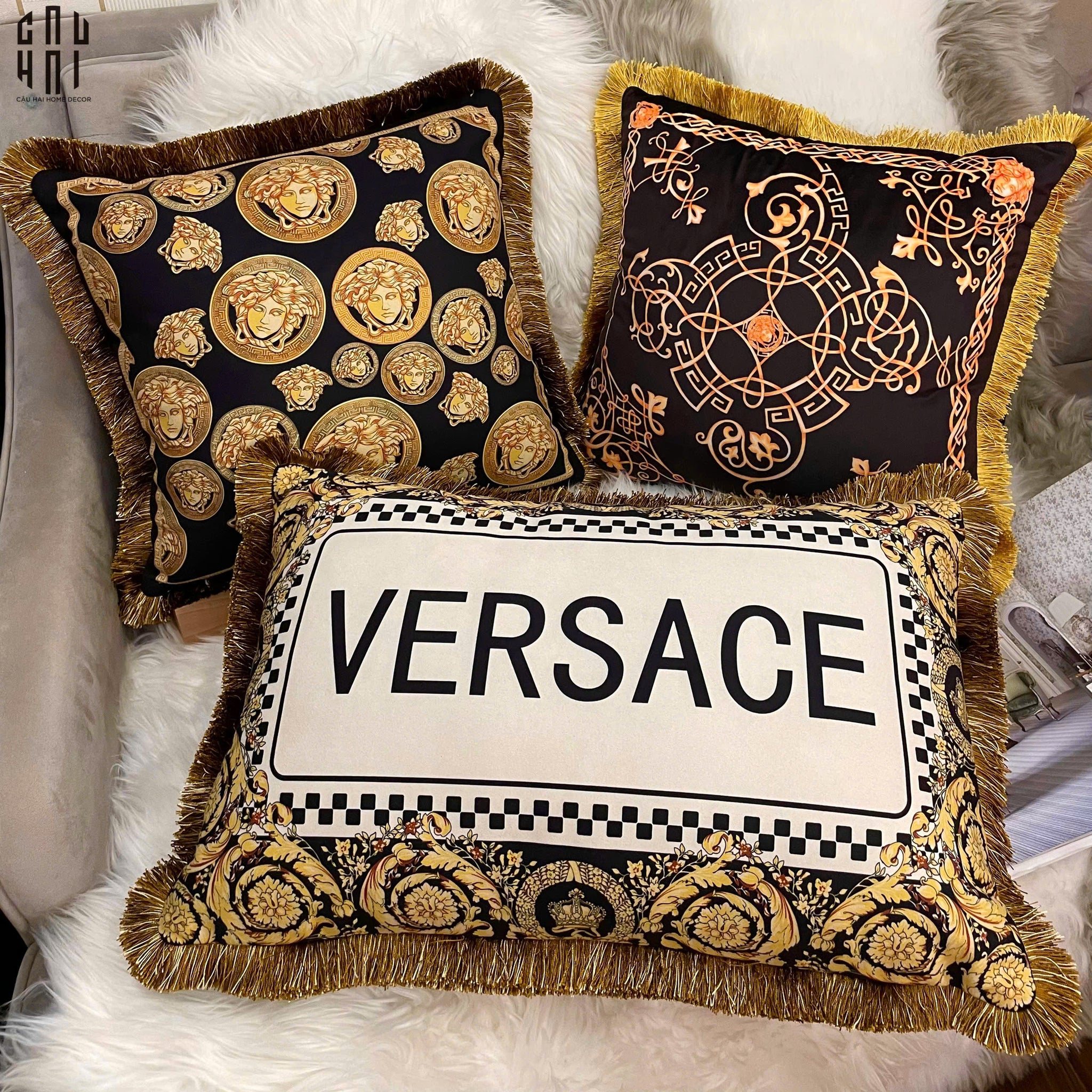 Vỏ Gối Nhung Chenille  V Class Medusa Imperial Noir Gold Barocco Scrollwork  45