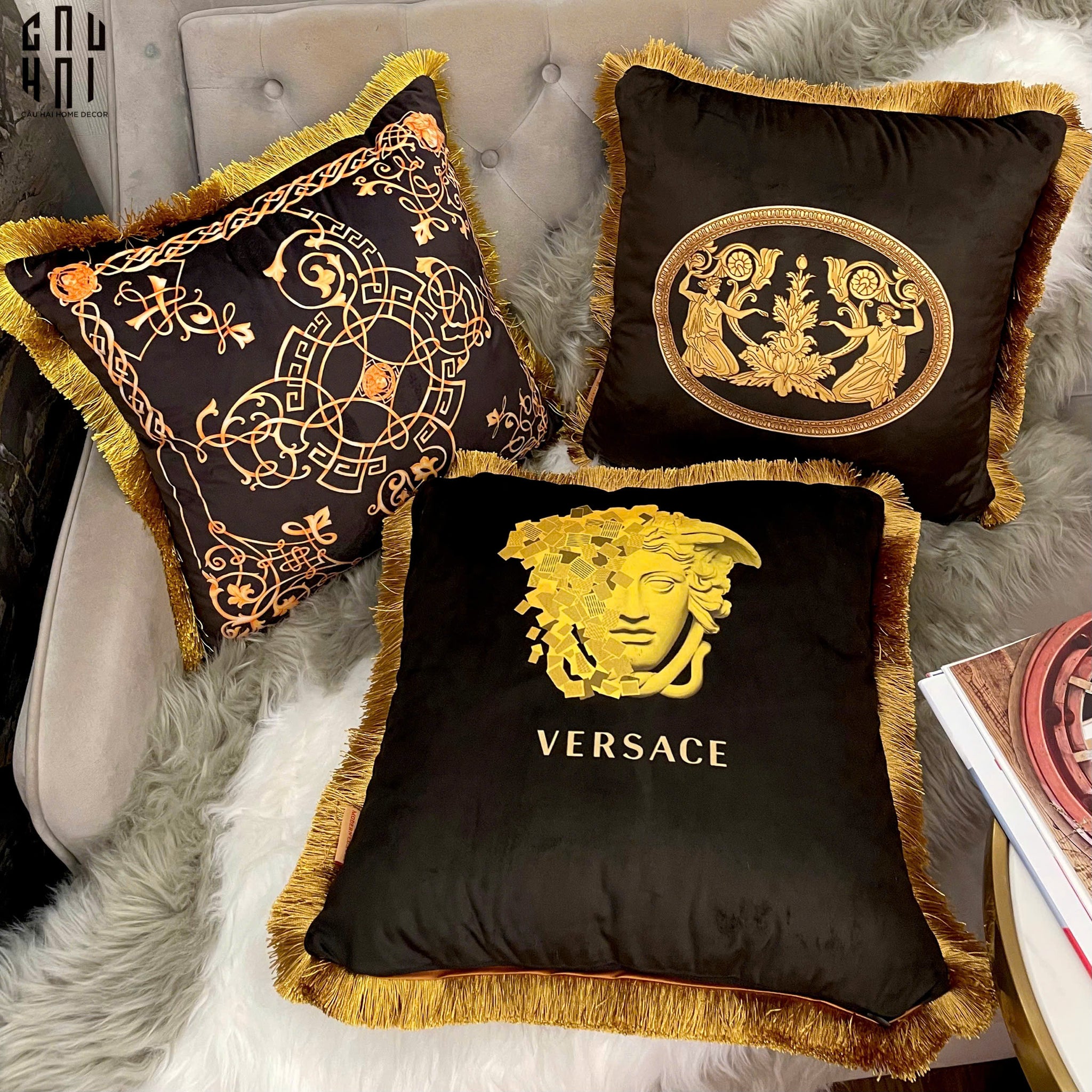 Vỏ Gối Nhung Chenille  V Class Medusa Imperial Noir Gold Barocco Scrollwork  45