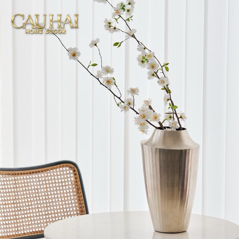 Indira Maison Couture - Bình Hoa Hợp Kim Metalic Platinum Fluted Silhouette Vase 17x6.9x30