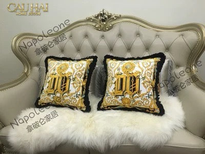 Maison Couture - Vỏ Gối V Class    I ♡ Baroque Acanthus V Monogram Cushion 45 Medusa Gala White