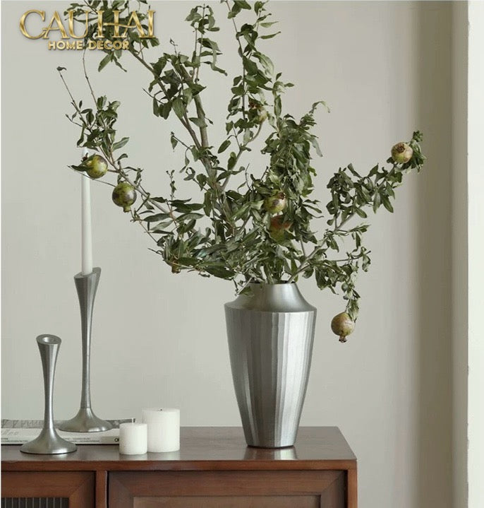 Indira Maison Couture - Bình Hoa Hợp Kim Metalic Platinum Fluted Silhouette Vase 17x6.9x30