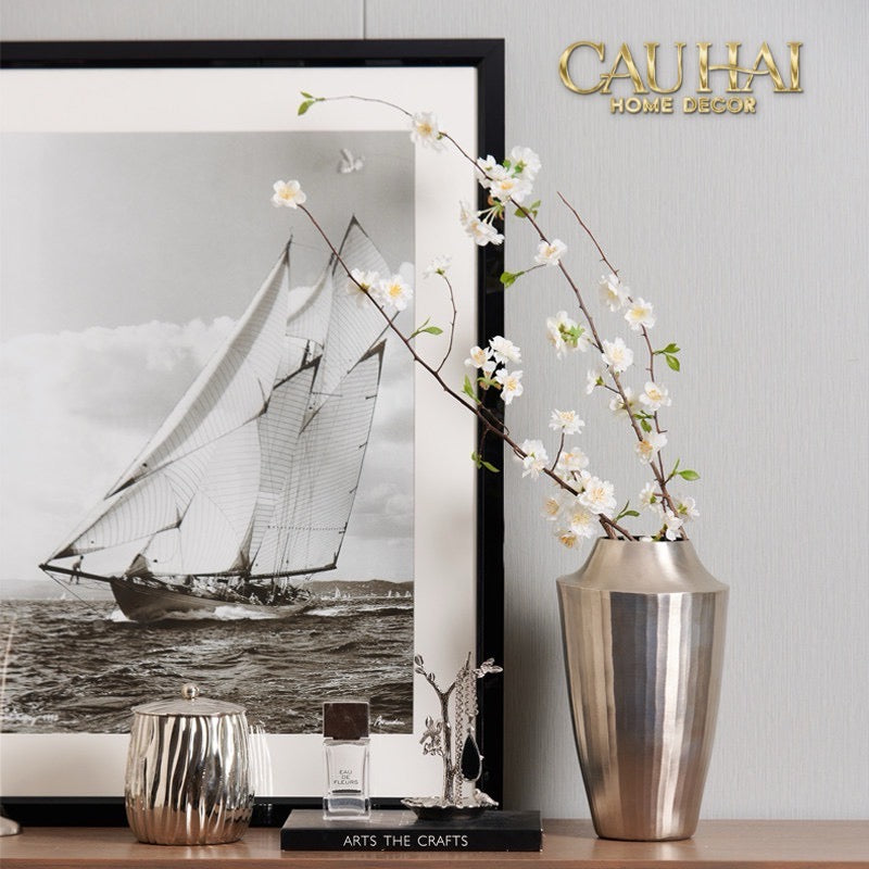 Indira Maison Couture - Bình Hoa Hợp Kim Metalic Platinum Fluted Silhouette Vase 17x6.9x30
