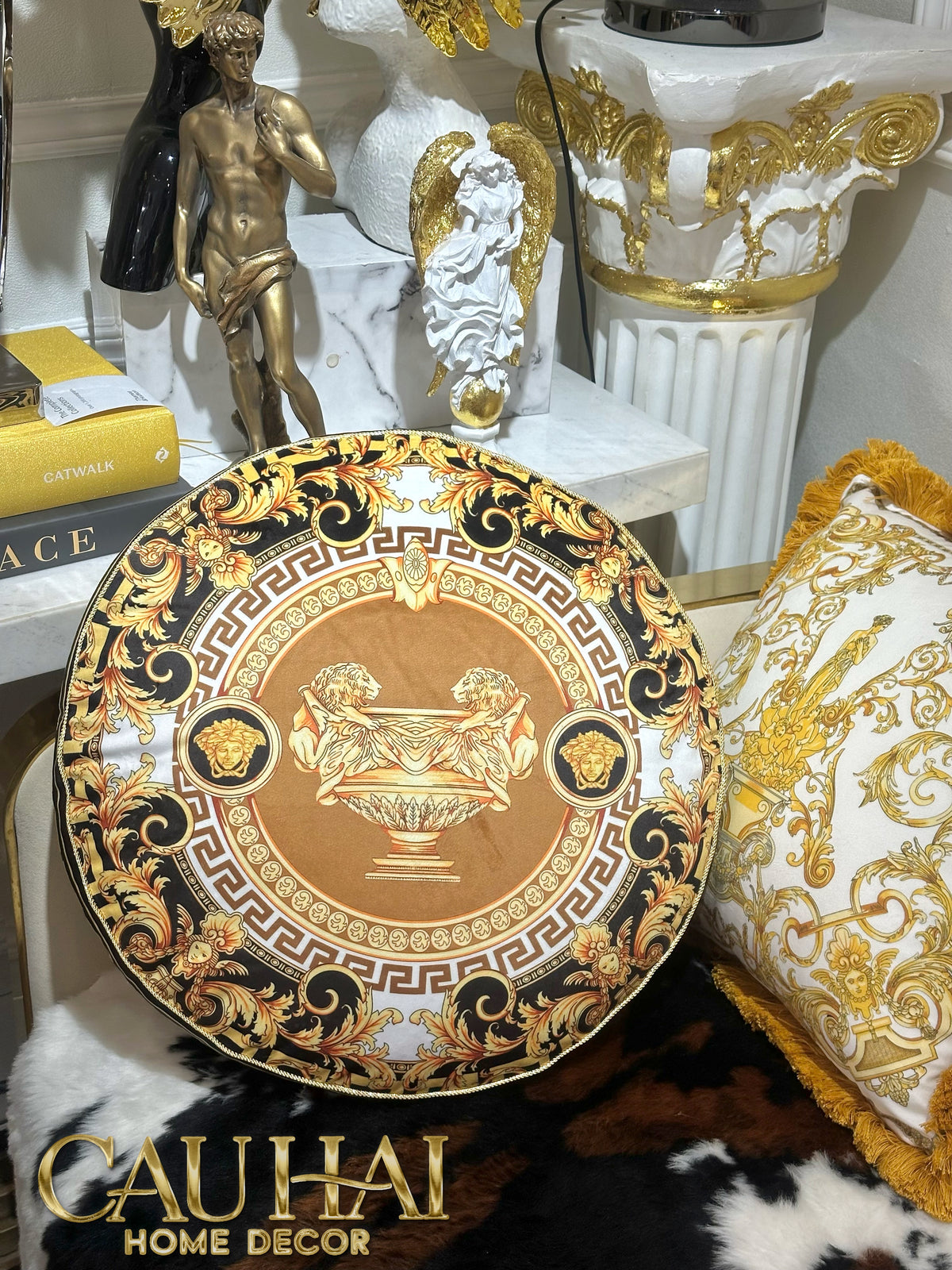 Gối Tròn Velvet Medusa Imperial Cognac D45