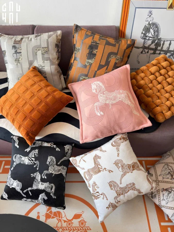Les Cussins D’Élégance - Vỏ Gối Canvas Équestre Wild Spirit 45-vỏ gối-CẬU HAI HOME DECOR