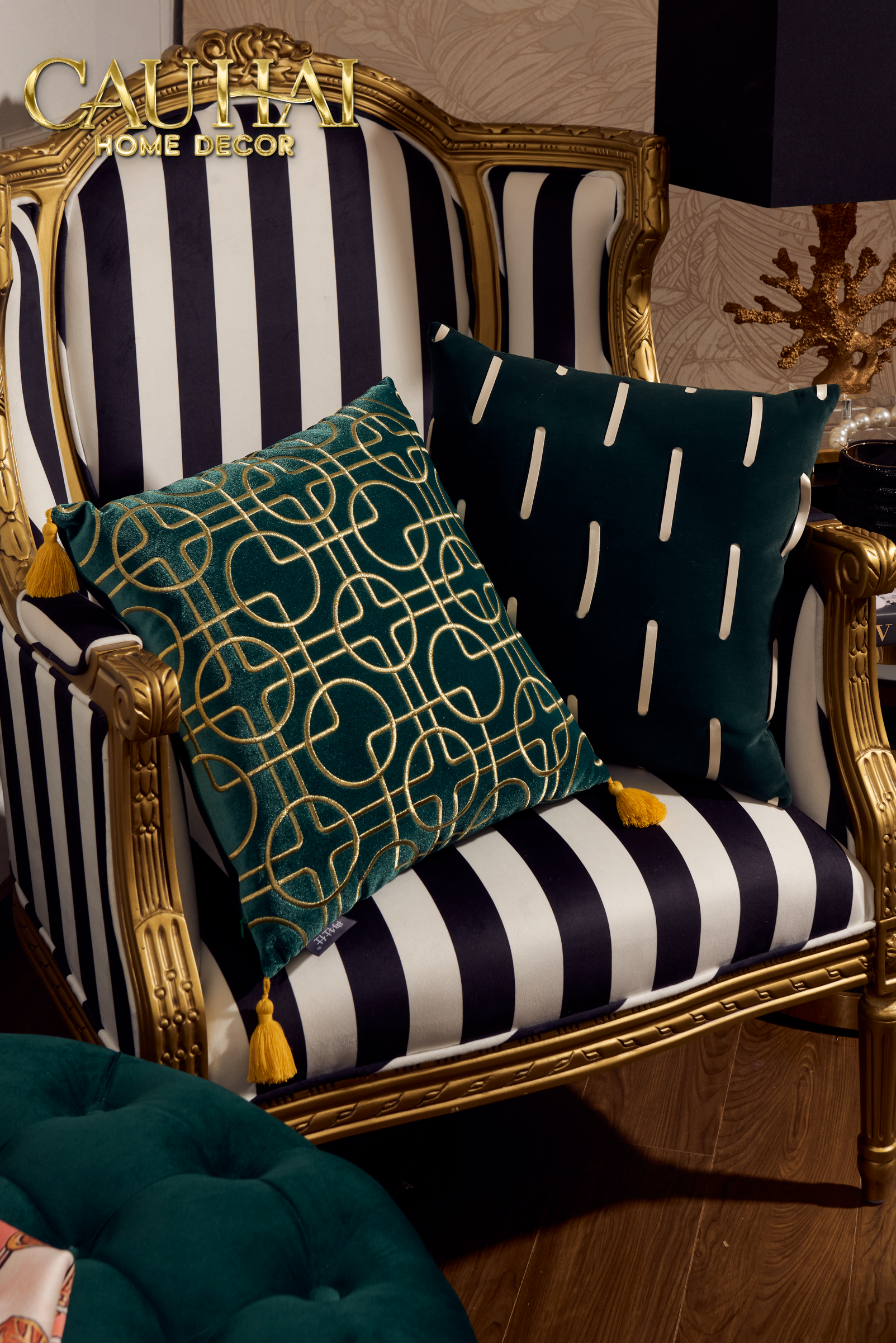 Vỏ Gối Nhung Emerald Velvet Broken Stripes 45