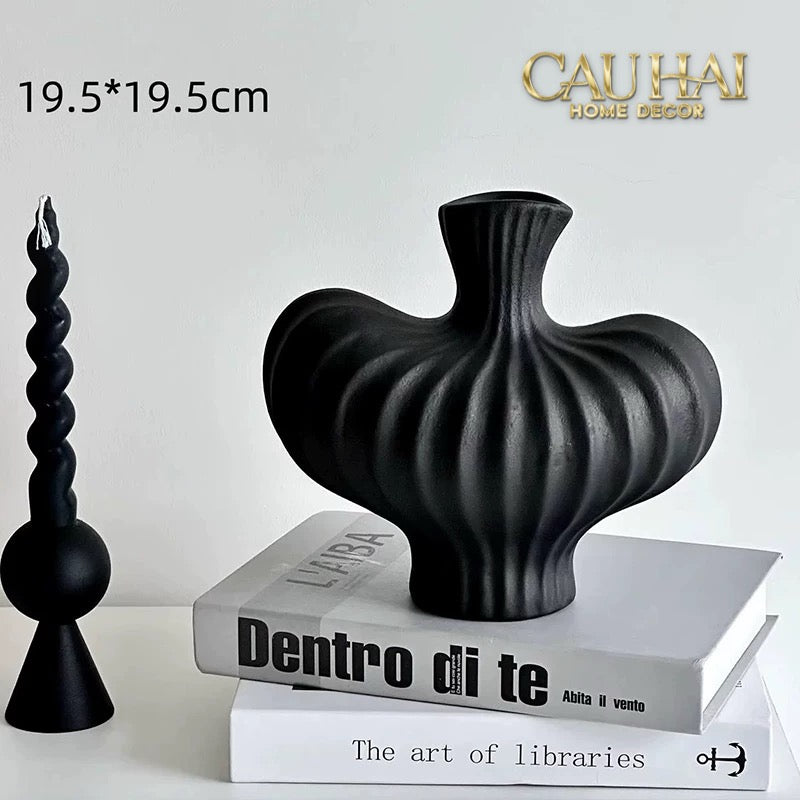 binh-hoa-gom-den-petit-noir-plisse-vase-19x19_5-binh-hoa-cau-hai-home-decor-4 - CẬU HAI HOME DECOR