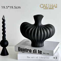binh-hoa-gom-den-petit-noir-plisse-vase-19x19_5-binh-hoa-cau-hai-home-decor-4 - CẬU HAI HOME DECOR