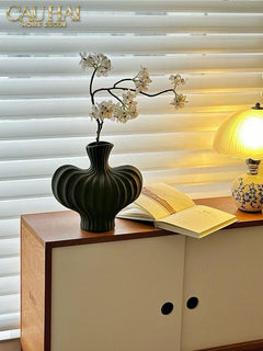 binh-hoa-gom-den-petit-noir-plisse-vase-19x19_5-binh-hoa-cau-hai-home-decor-7 - CẬU HAI HOME DECOR