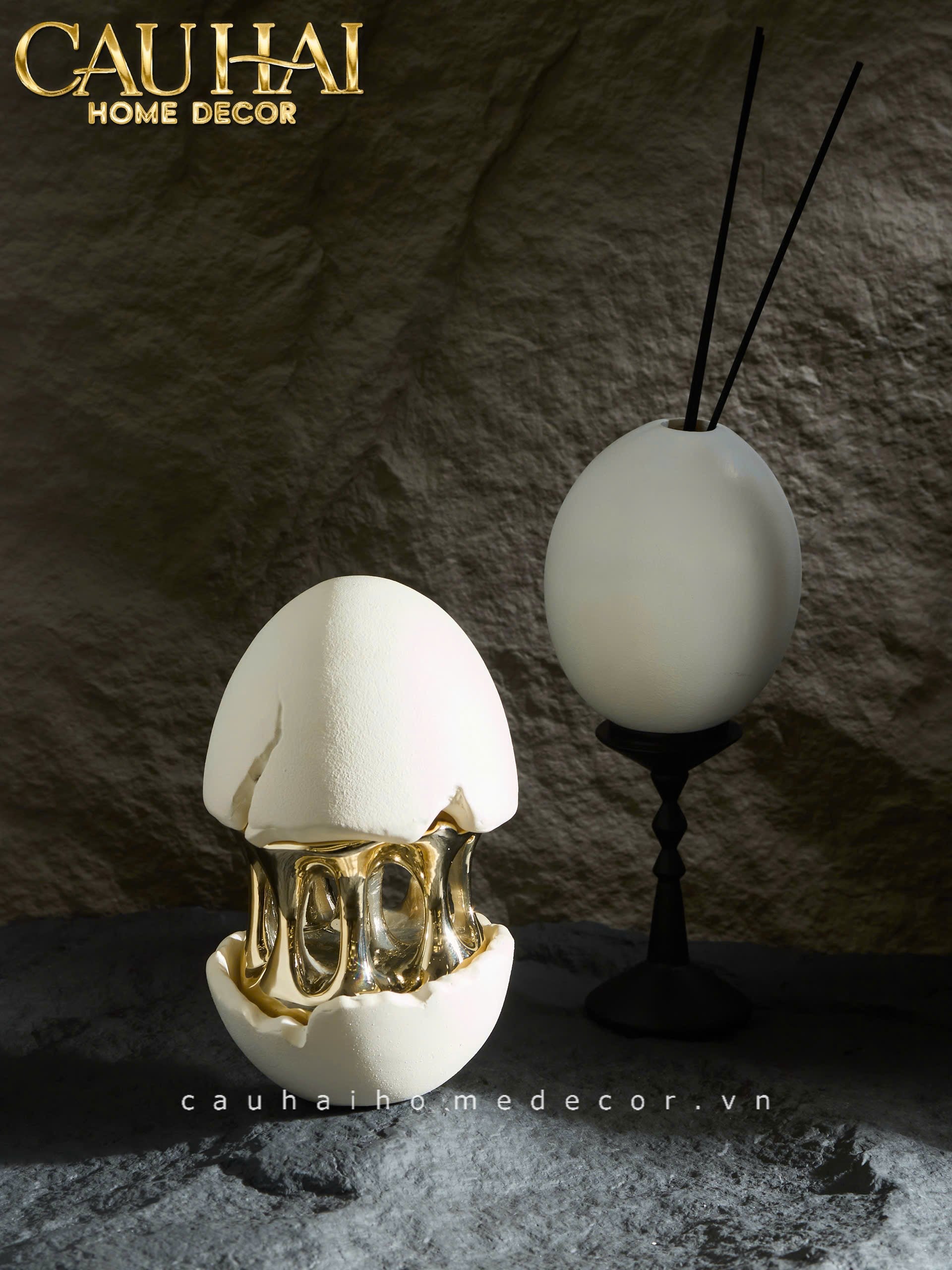 ELYSIAN FW25 - HATCHING EGG STATUE