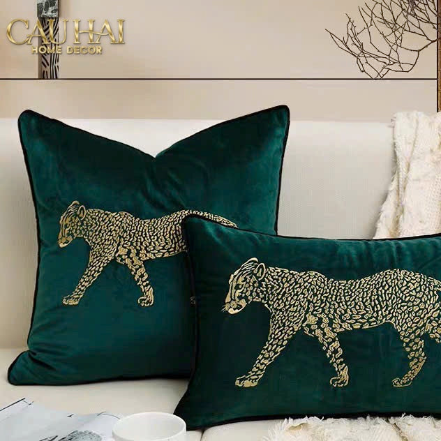 Gối Nhung Leopard Stride Emerald 30x50-Gối Trang Trí-Cậu Hai Home Decor-CẬU HAI HOME DECOR