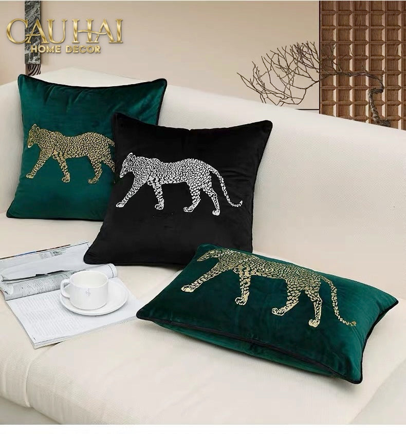 Gối Nhung Leopard Stride Emerald 30x50-Gối Trang Trí-Cậu Hai Home Decor-CẬU HAI HOME DECOR