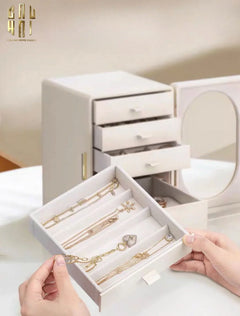 haute-folie-hop-trang-suc-jewelry-penta-closet-cau-hai-home-decor-6 - CẬU HAI HOME DECOR