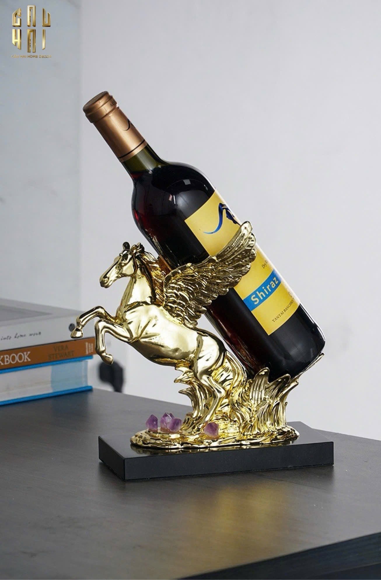 ĐẾ RƯỢU TRANG TRÍ BẰNG ĐỒNG GOLDEN ELITE PEGASUS ĐẾ ĐÁ CẨM THẠCH - CẬU HAI HOME DECOR