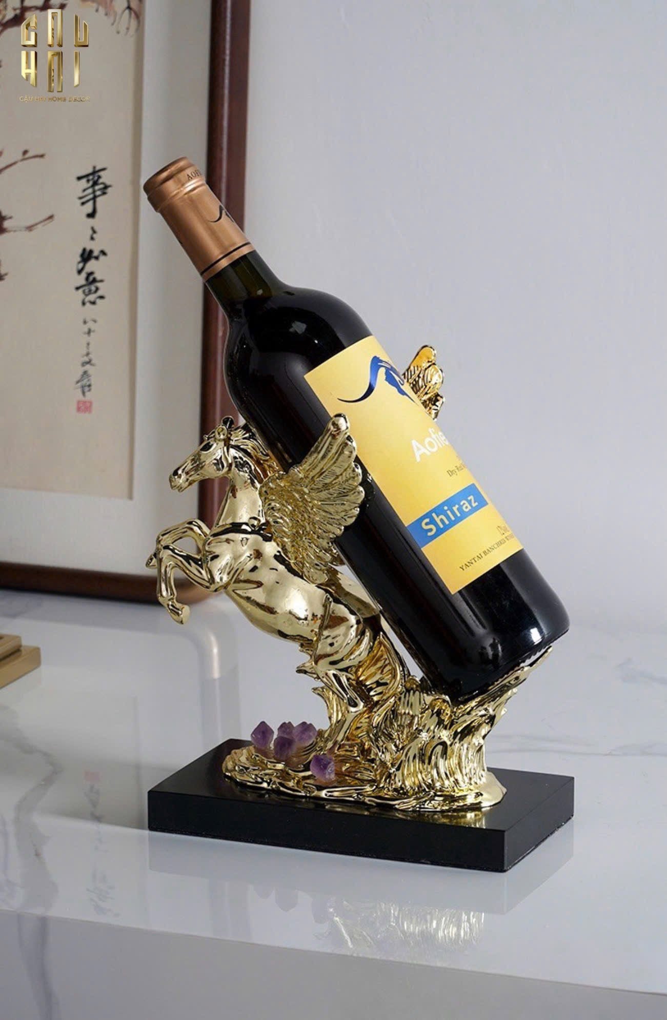 ĐẾ RƯỢU TRANG TRÍ BẰNG ĐỒNG GOLDEN ELITE PEGASUS ĐẾ ĐÁ CẨM THẠCH - CẬU HAI HOME DECOR