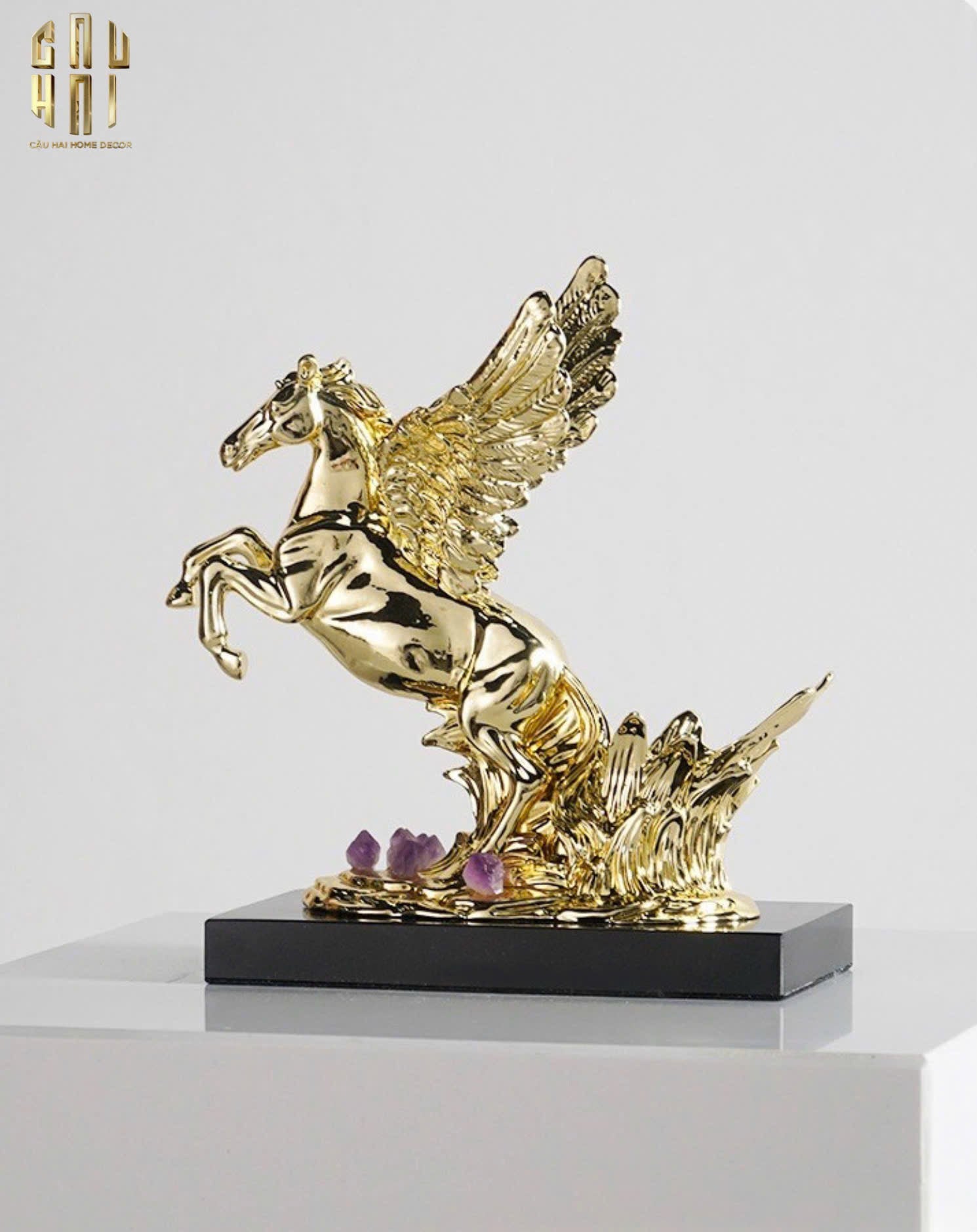 ĐẾ RƯỢU TRANG TRÍ BẰNG ĐỒNG GOLDEN ELITE PEGASUS ĐẾ ĐÁ CẨM THẠCH - CẬU HAI HOME DECOR