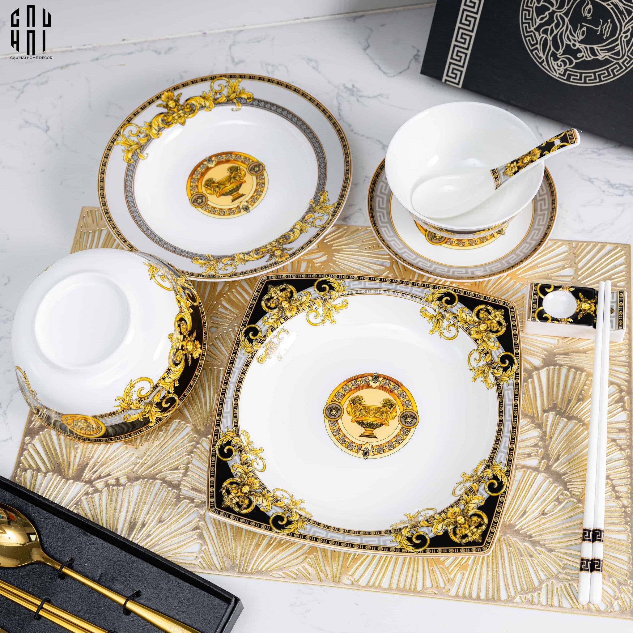 MAISON DE LUXE - SET CHÉN DĨA PALAIS DE MÉDUSE 8PCS SS25