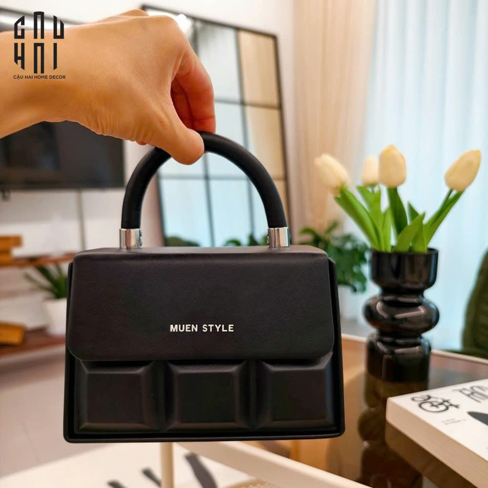 Hộp Khăn Giấy Da Savoir "La Damme Iconique" Lady Bag
