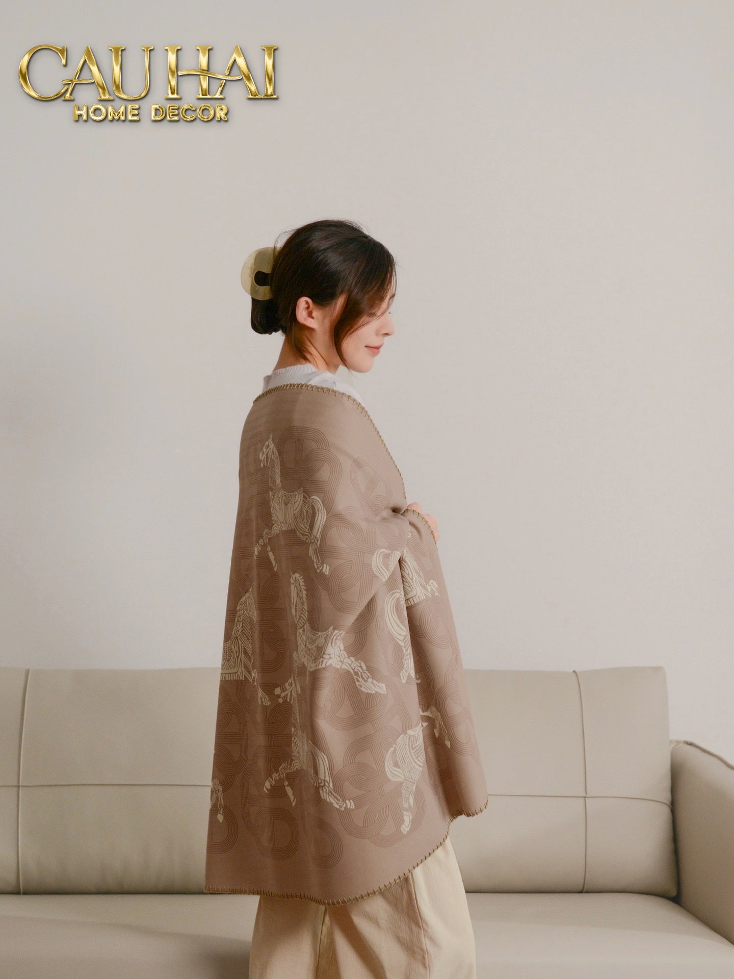 Khăn Cashmere Couture 80x150 - La Parade des Cent Chevaux - Button Édition - CẬU HAI HOME DECOR