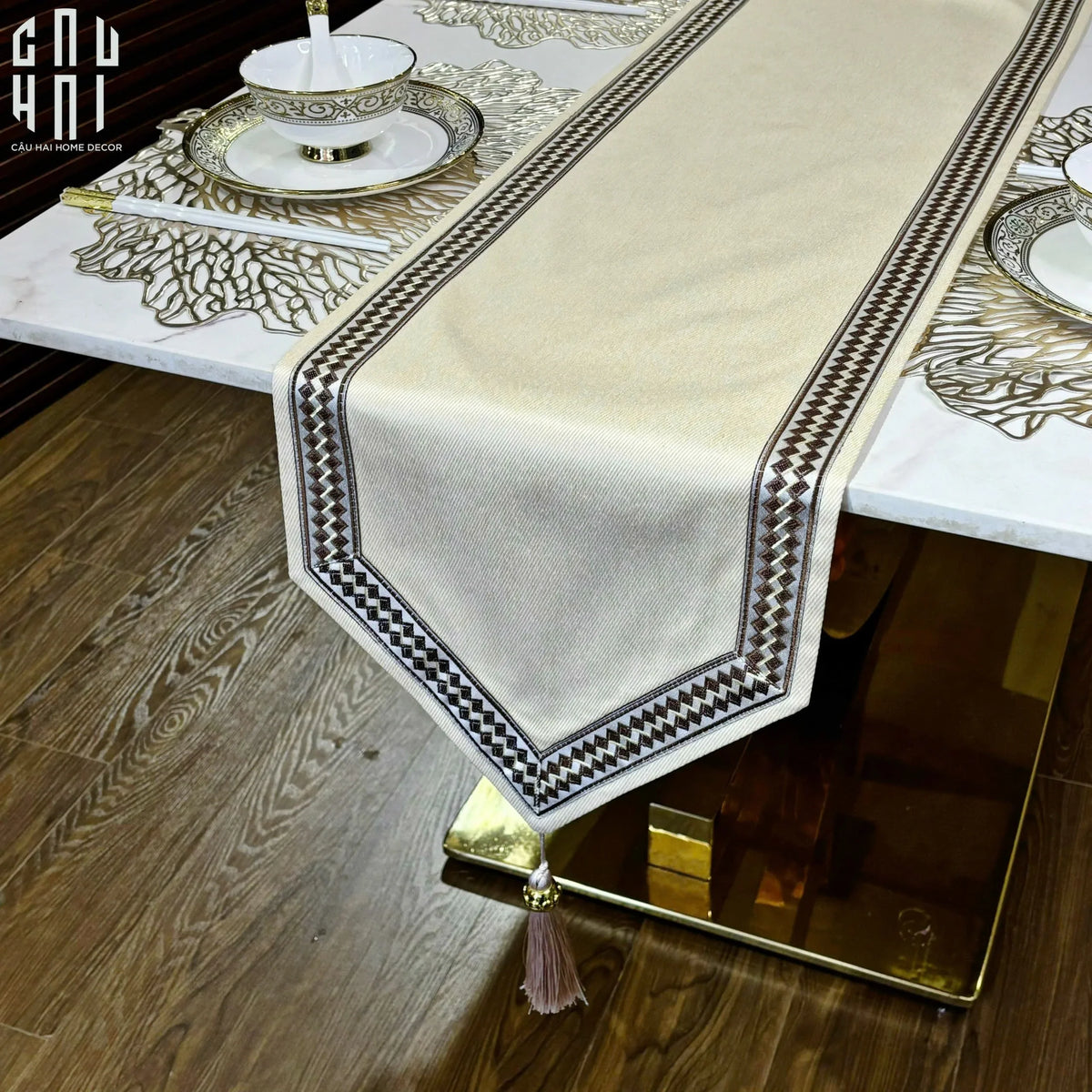 Khăn Trải Bàn - Cataleya Imperial Floral Beige Luxury Embroidered Silk Table Runner-KHĂN TRẢI BÀN-Đối tác tại Trung Quốc theo từng đơn đặt hàng-CẬU HAI HOME DECOR