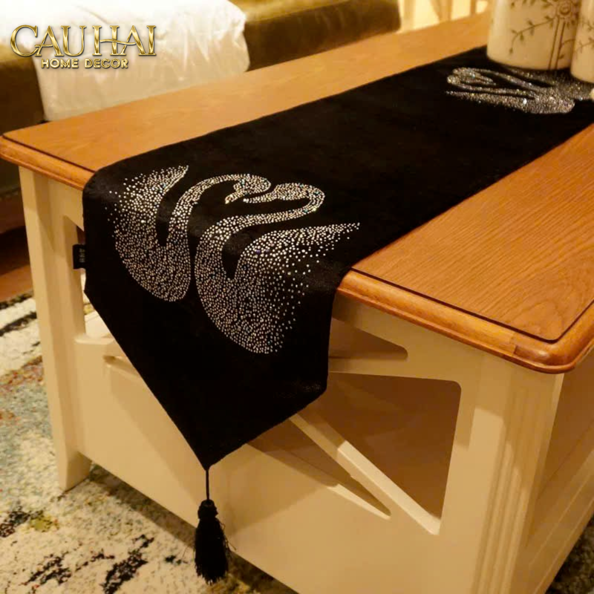 KHĂN TRẢI BÀN - ENIGMA SWAN VELVET 30x220-2- Cậu Hai Home Decor