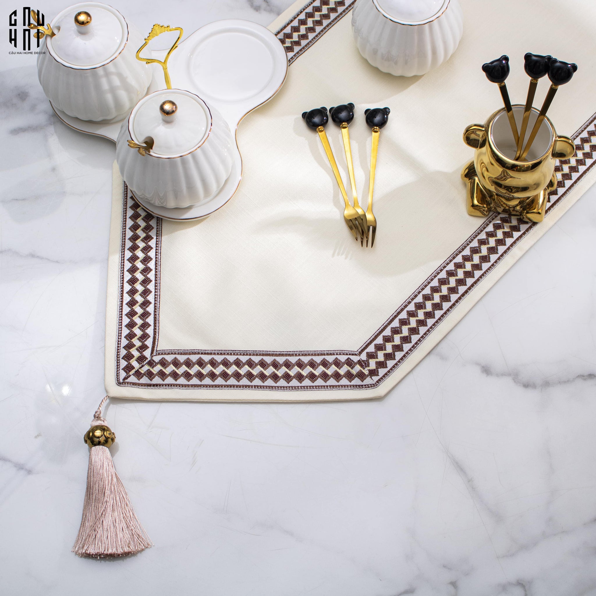 KHĂN TRẢI BÀN TATIANA 3M-CẬU HAI HOME DECOR