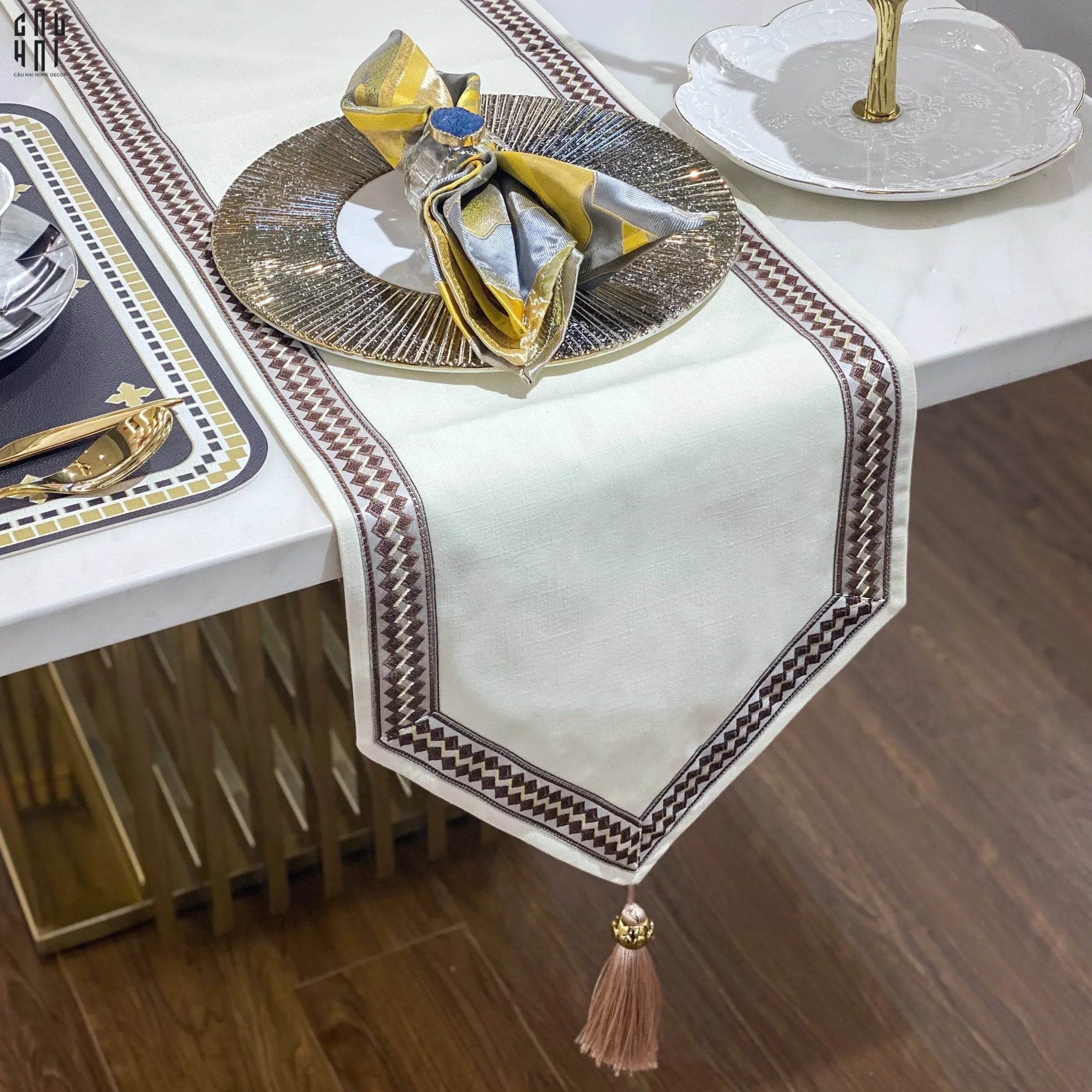 KHĂN TRẢI BÀN TATIANA 3M-CẬU HAI HOME DECOR