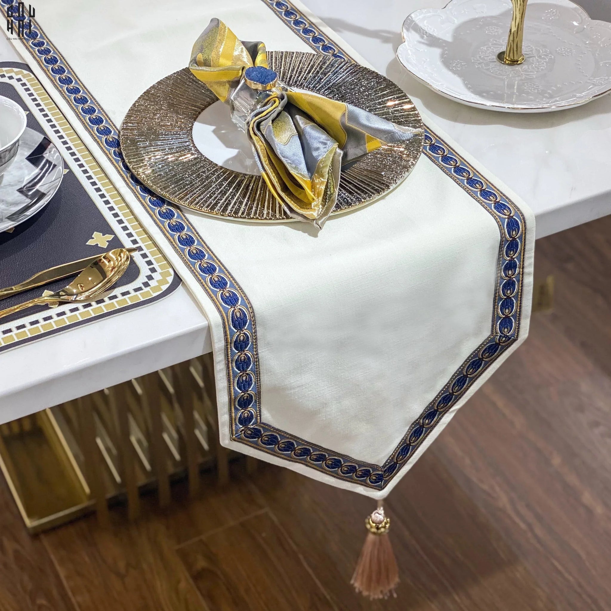 KHĂN TRẢI BÀN WHITE HEART 4M-CẬU HAI HOME DECOR