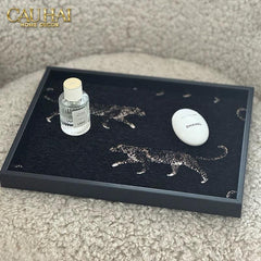 khay-go-chu-nhat-lot-vai-tweed-lux-leather-nocturnal-panther-rectangular-trays-30x40-cau-hai-home-decor-6 - CẬU HAI HOME DECOR