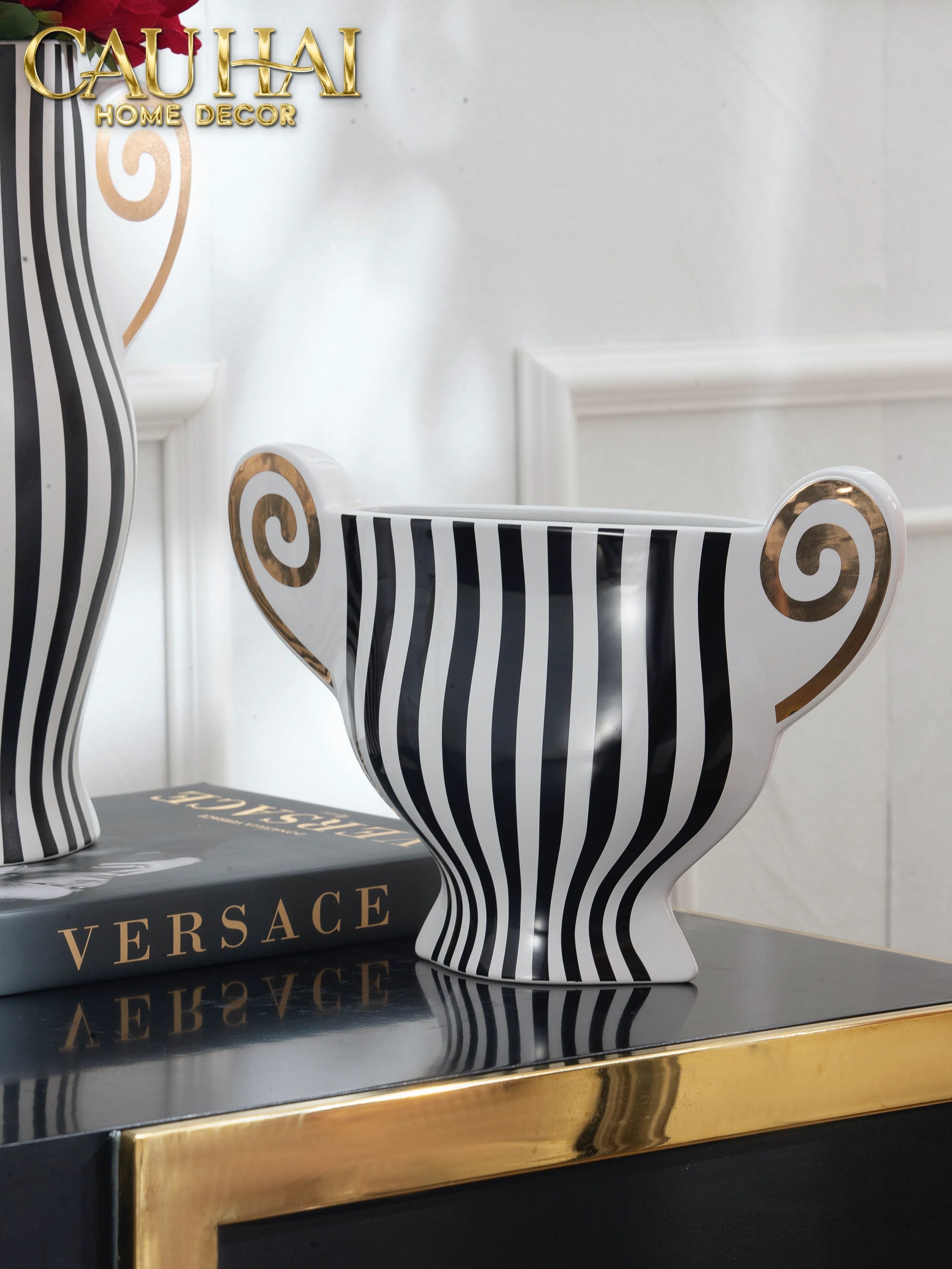 maison-couture-binh-hoa-renaissance-grecque-soho-medusa-s22s36-binh-hoa-cau-hai-home-decor-5 - CẬU HAI HOME DECOR