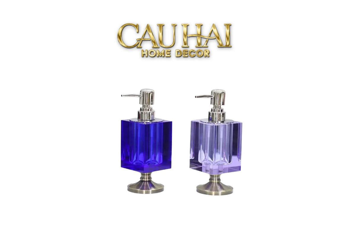 Maison Couture – Chai Kit Lotion Deepsea Blue Cristalleries Cube Impérial Vanities 8.5x7x19.5 220Ml-PHỤ KIỆN NHÀ TẮM-CẬU HAI HOME DECOR