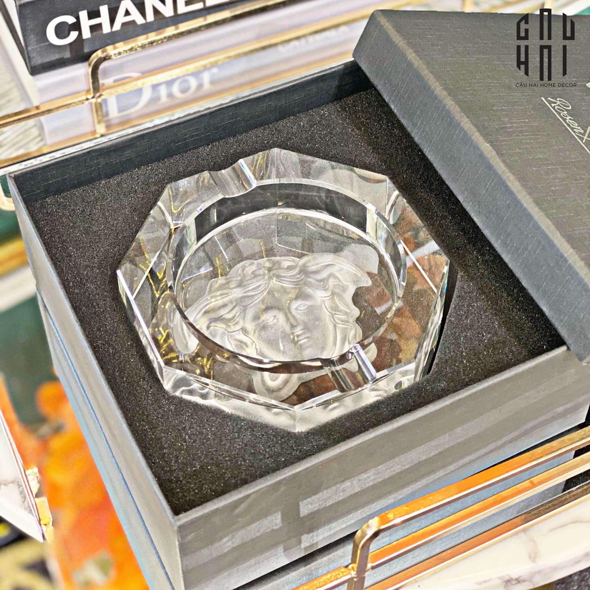 maison-couture-gat-tan-pha-le-medusa-extravagant-cristalleries-ashtray-cau-hai-home-decor-5 - CẬU HAI HOME DECOR