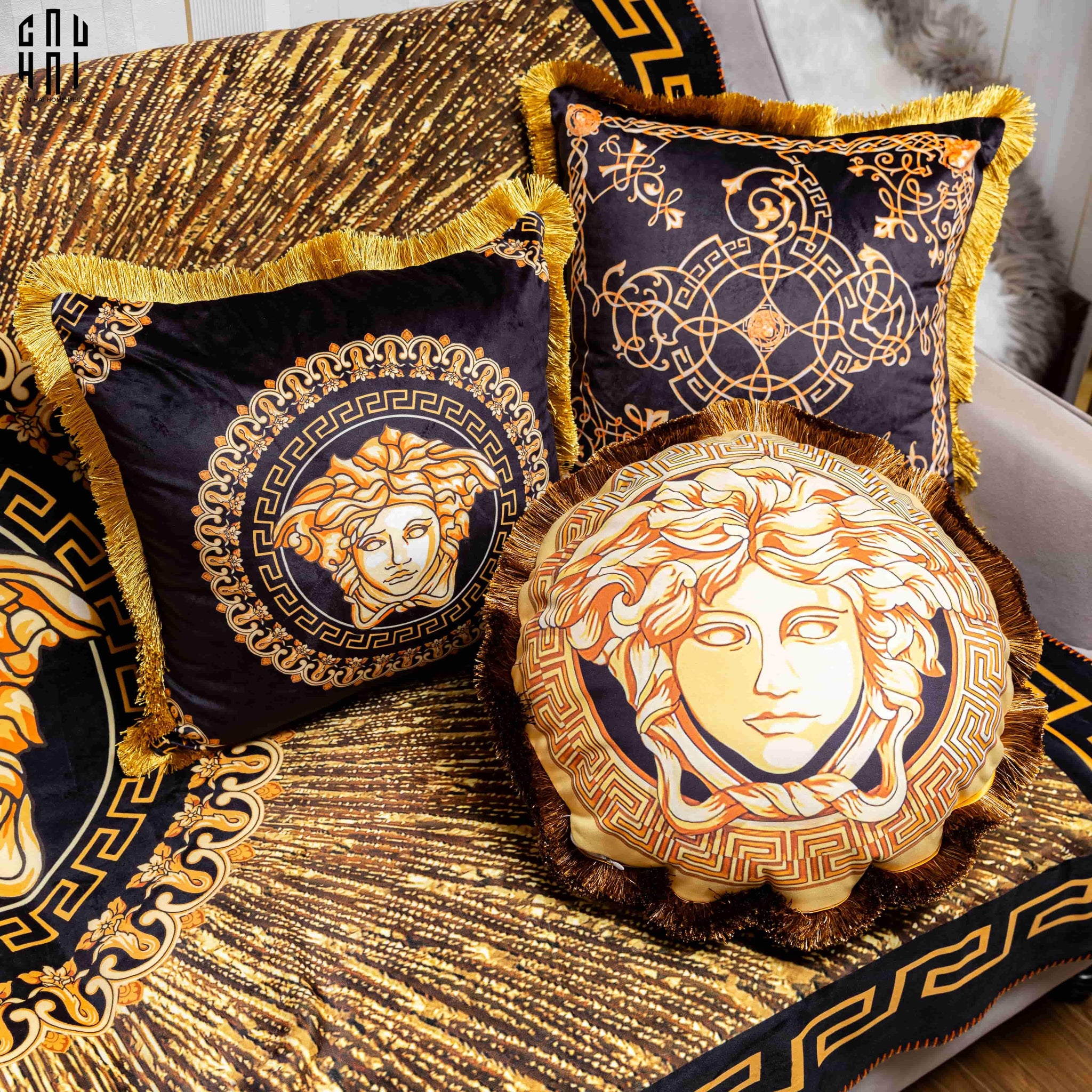 maison-couture-goi-tron-nhung-chenille-v-class-grande-medusa-medallion-centerpiece-amplified-45_-vo-goi-cau-hai-home-decor-4 - CẬU HAI HOME DECOR