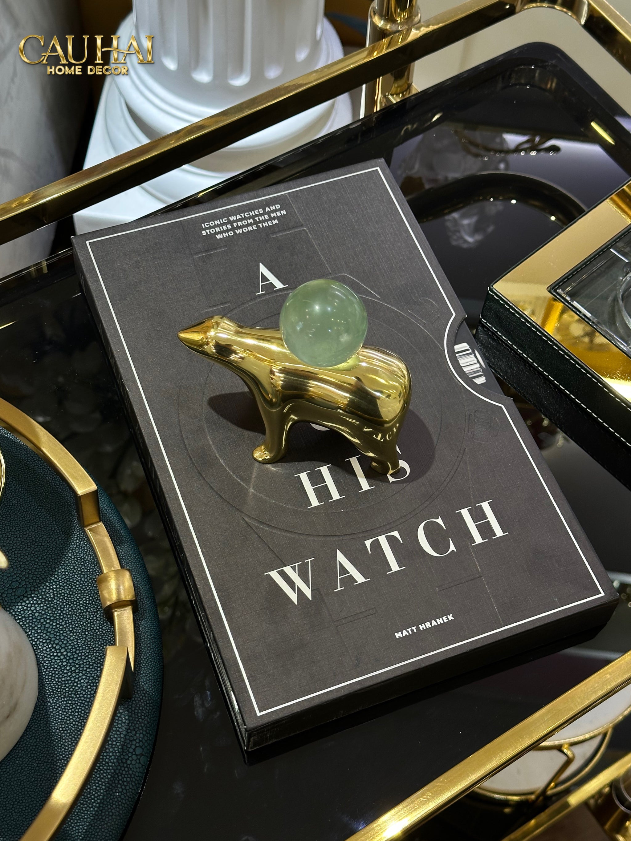 Maison Couture - Sách Fashion Runway A Man And His Watch 28x18x3 176 pages-CẬU HAI HOME DECOR