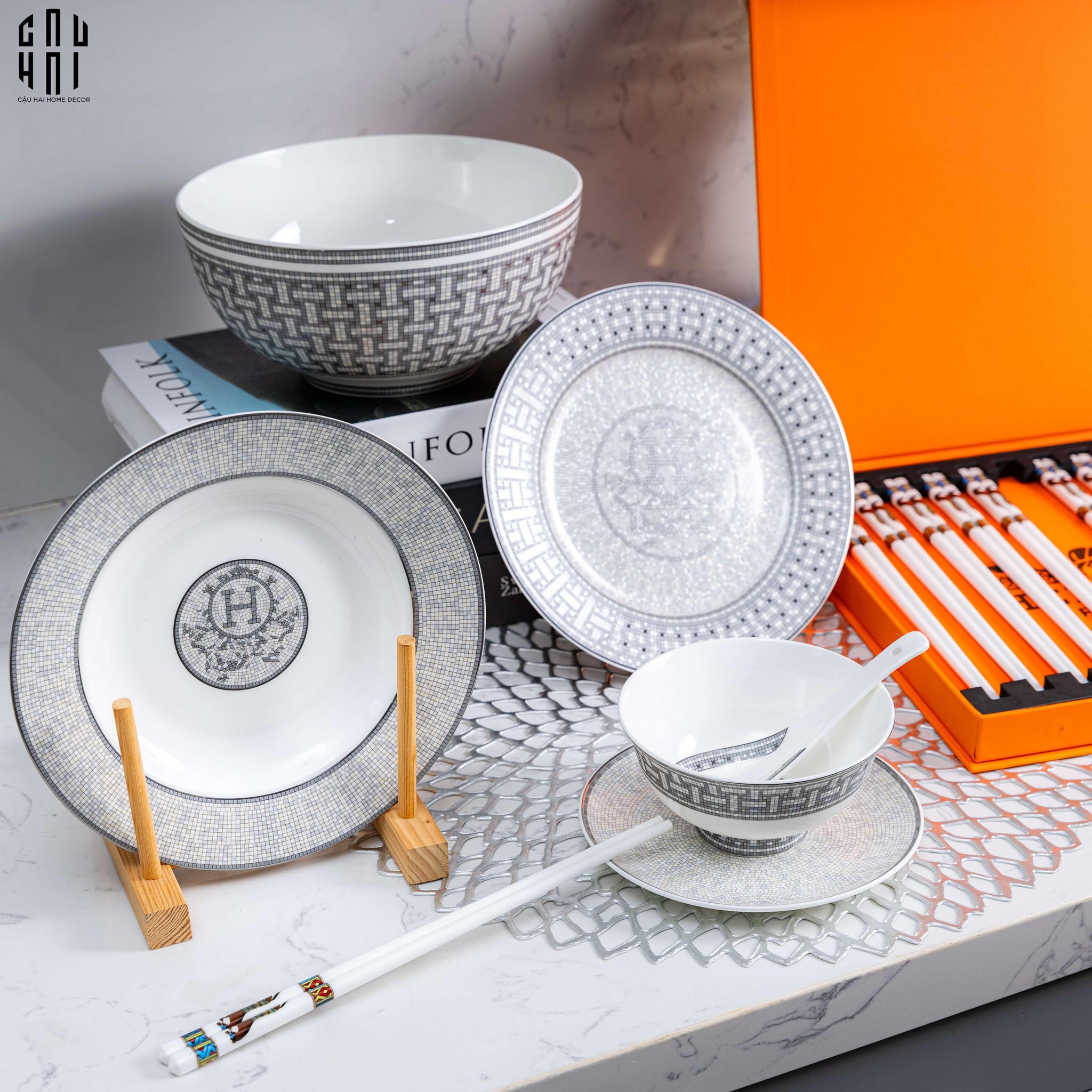 maison-couture-set-chen-dia-1-nguoi-le-gris-dheritage-mosaique-h-class-6pcs-cau-hai-home-decor-5 - CẬU HAI HOME DECOR