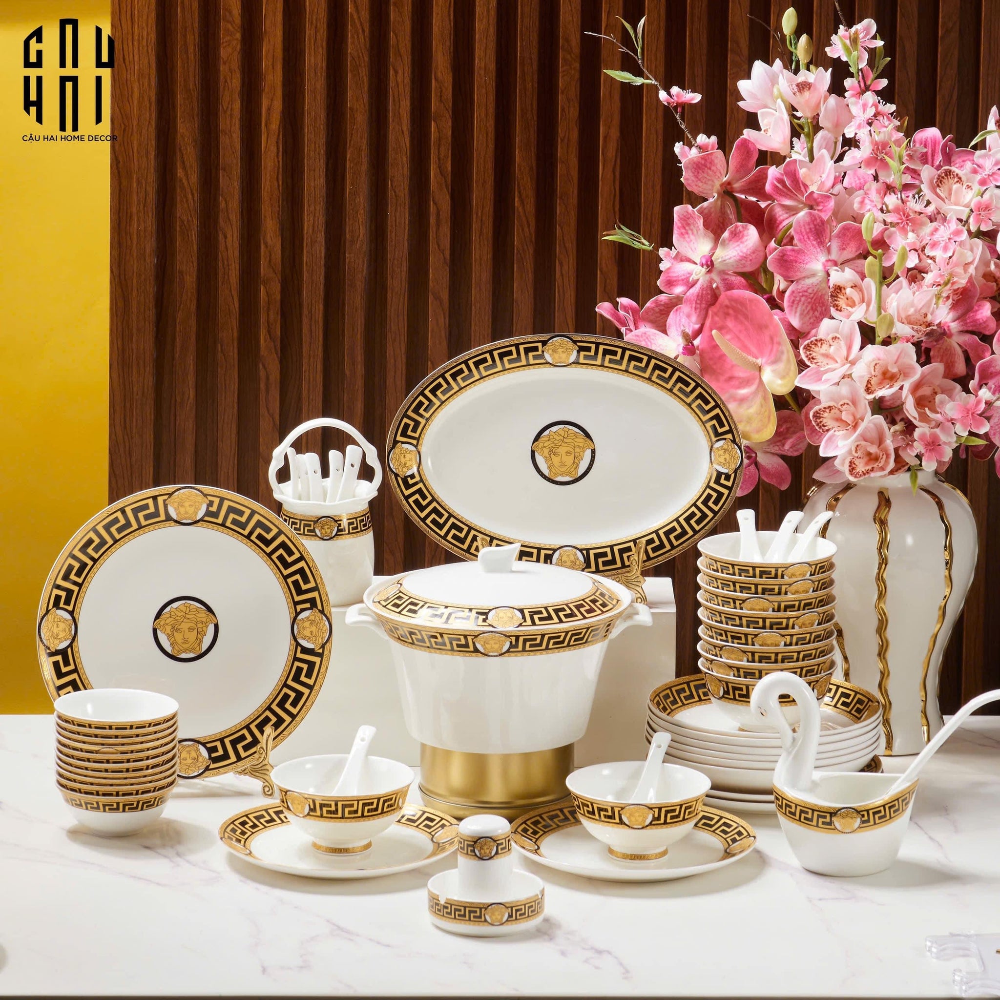 maison-couture-set-chen-dia-medusa-golden-greek-key-v-class-48pcs-set-chen-dia-cau-hai-home-decor-3 - CẬU HAI HOME DECOR