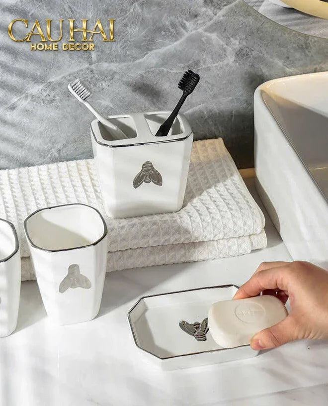 Maison Couture - Set Nhà Tắm G Class Élégance Miel Doré – Golden Queen Bee 5Pcs-Set nhà tắm bathroom vanities-Đối tác tại Trung Quốc theo từng đơn đặt hàng-CẬU HAI HOME DECOR