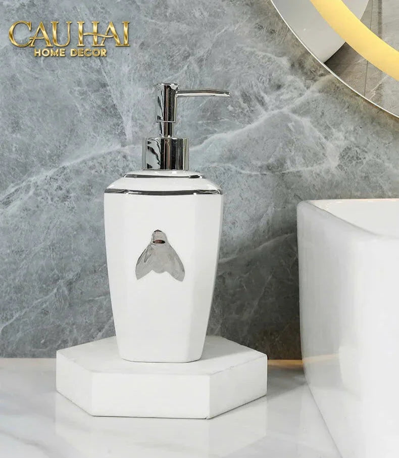 Maison Couture - Set Nhà Tắm G Class Élégance Miel Doré – Golden Queen Bee 5Pcs-Set nhà tắm bathroom vanities-Đối tác tại Trung Quốc theo từng đơn đặt hàng-CẬU HAI HOME DECOR