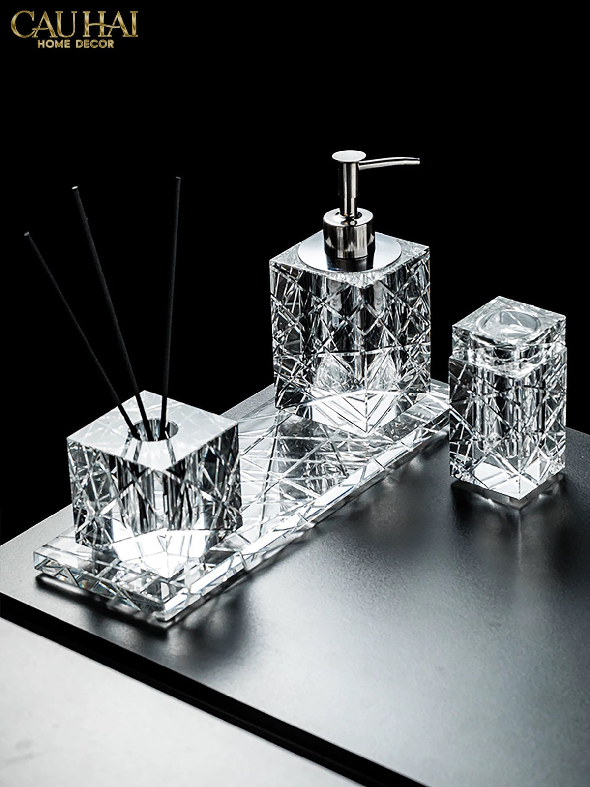 Maison Couture - Set Nhà Tắm Pha Lê Lumière Cristalleries Bathroom Vanity Set - Cannage Facetté Set 4pcs-PHỤ KIỆN NHÀ TẮM-CẬU HAI HOME DECOR-CẬU HAI HOME DECOR