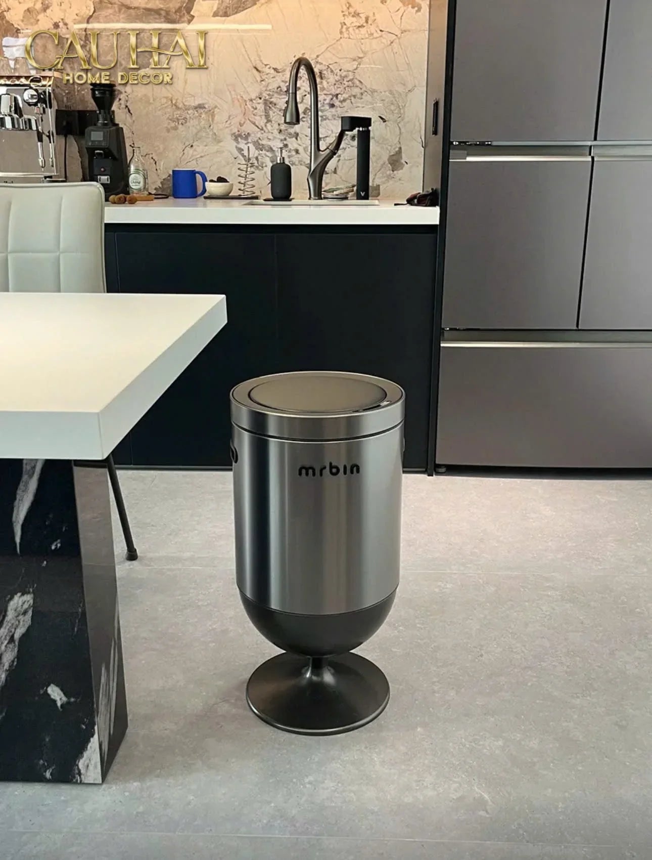 maison-couture-thung-rac-cam-bien-premium-blanc-coupe-de-mr-bin-20l-auto-lid-d32-h61-cau-hai-home-decor-13 - CẬU HAI HOME DECOR