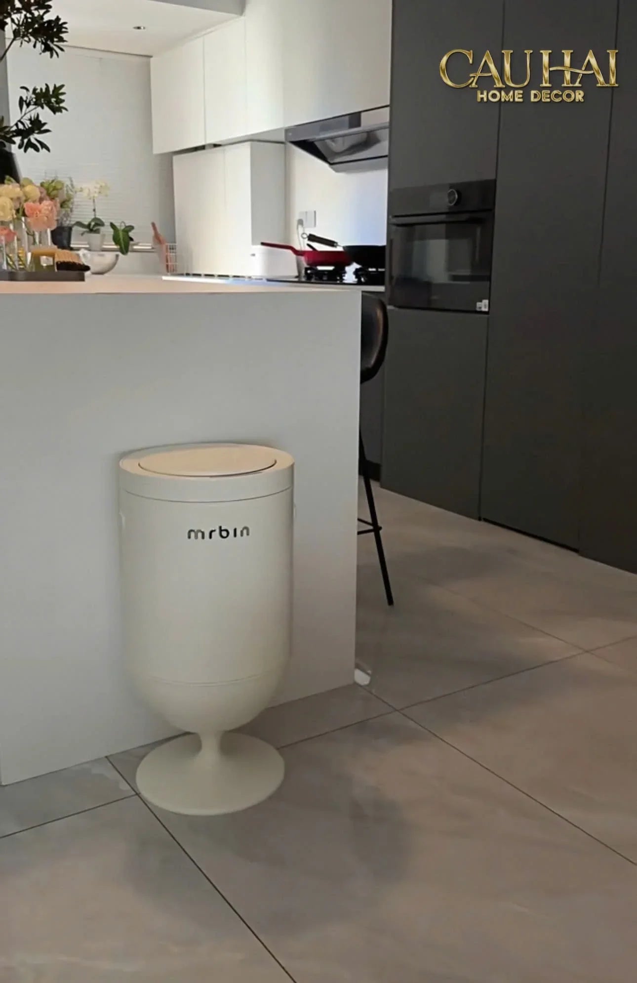 maison-couture-thung-rac-cam-bien-premium-blanc-coupe-de-mr-bin-20l-auto-lid-d32-h61-cau-hai-home-decor-17 - CẬU HAI HOME DECOR