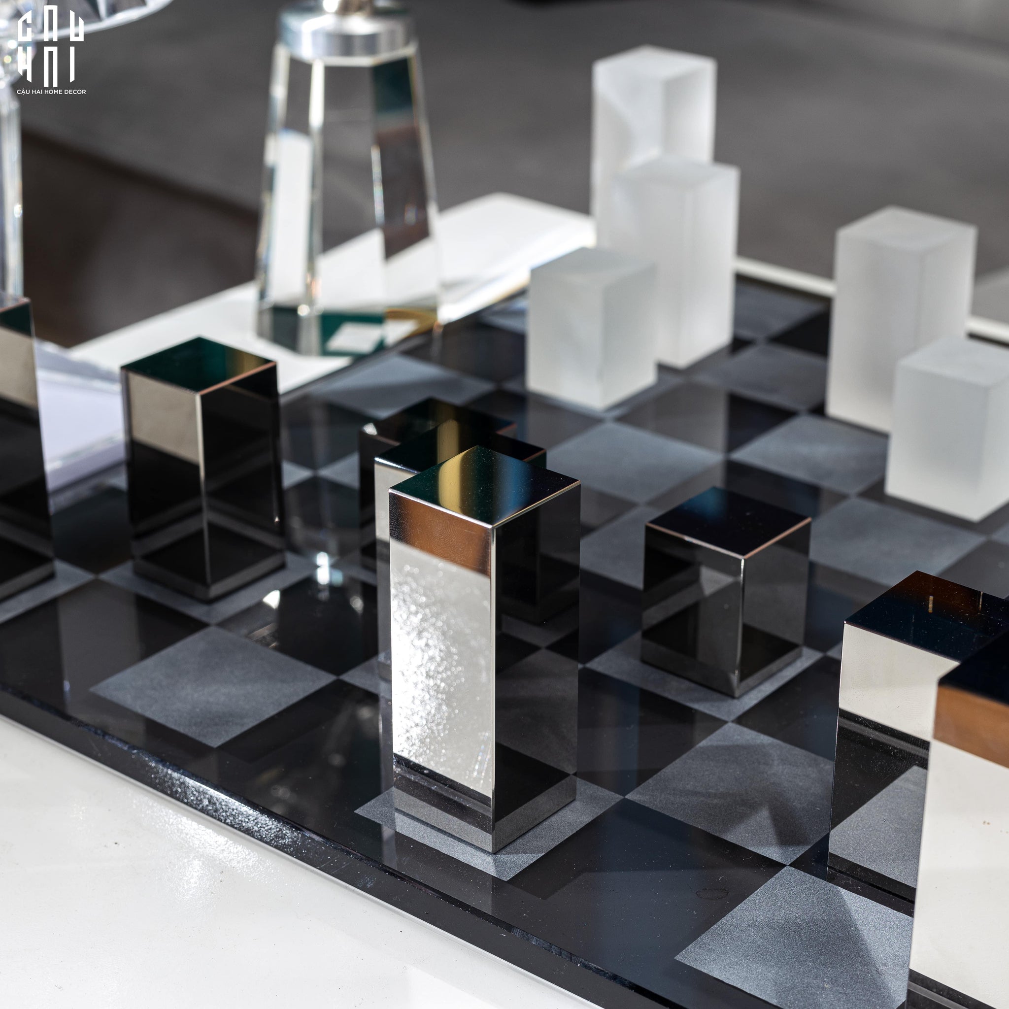 Maison Couture - Tượng Bộ Bàn Cờ Pha Lê Majestic Cristalleries Chess 37x37x9-CẬU HAI HOME DECOR