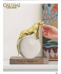 Maison Couture - Tượng Quả Cầu Pha Lê - Tượng Báo Bằng Đồng - Regal Brasson Panther Globe 15x30-TƯỢNG TRANG TRÍ-CẬU HAI HOME DECOR