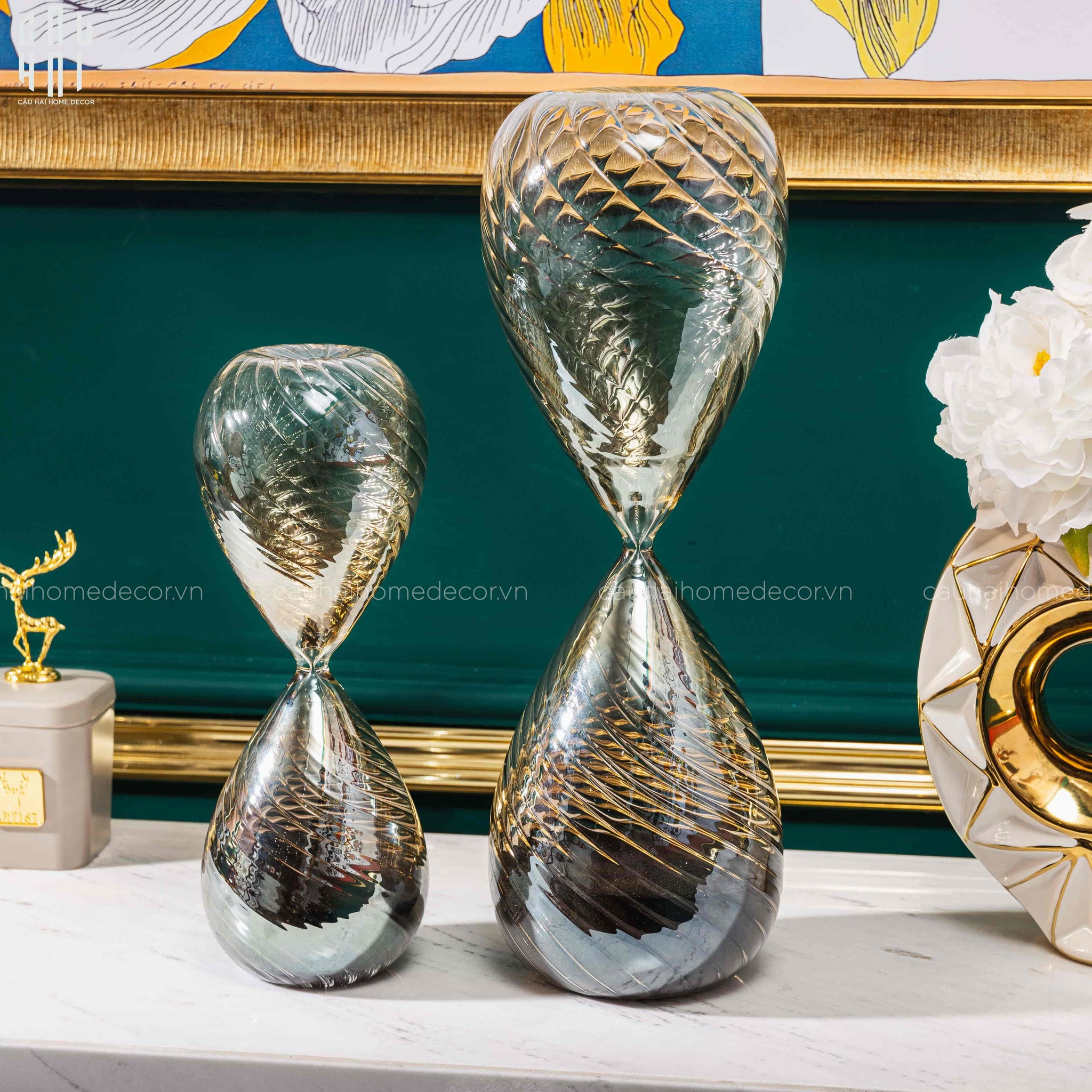 Maison Couture - Tượng Trang Trí Đồng Hồ Cát Thuỷ Tinh Ngũ Sắc Crystal Grande Curves HourGlass 14x44-TƯỢNG TRANG TRÍ-CẬU HAI HOME DECOR