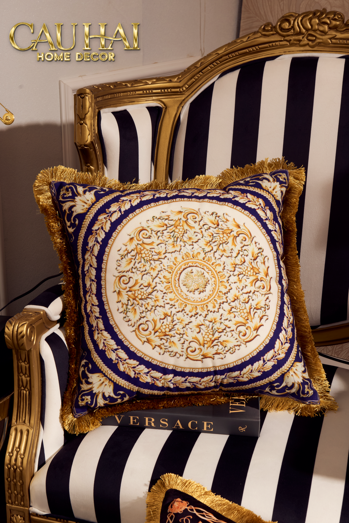Maison Couture - Vỏ Gối Nhung Chenille V Class Barocco Medusa Haze - Regal Noir Gold 50x50-VỎ GỐI-CẬU HAI HOME DECOR