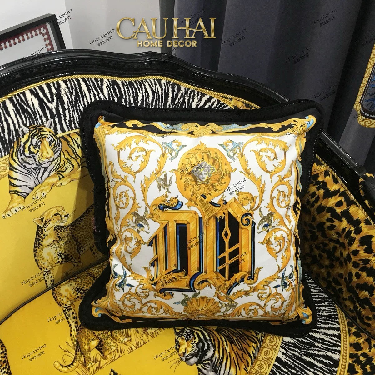 Maison Couture - Vỏ Gối V Class I ♡ Baroque Acanthus V Monogram Cushion 45 Medusa Gala White-CẬU HAI HOME DECOR