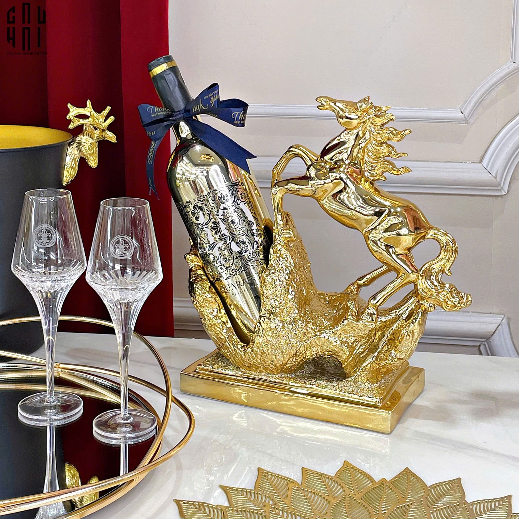 MAISON DE LUXE - ĐẾ RƯỢU ELITE GOLDEN CAVALIER SS25 - CẬU HAI HOME DECOR